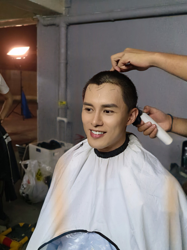 何廣沛公開剃頭全過程為一個鏡頭豁出去 獲網民激讚超專業力推爭最佳男配角