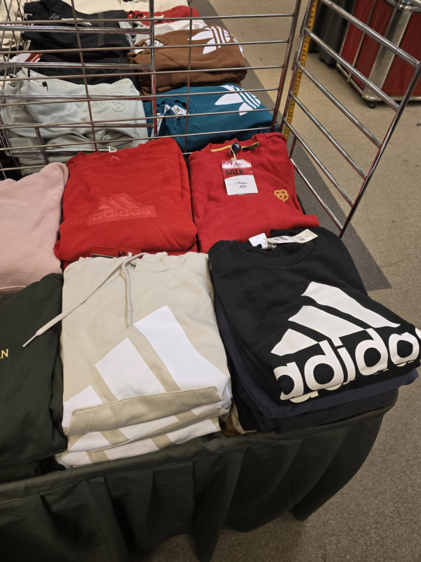 尖沙咀海港城運動名牌開倉低至2折！運動鞋/風褸/餃子包$100起！Nike/adidas/Reebok/The North Face/New Balance