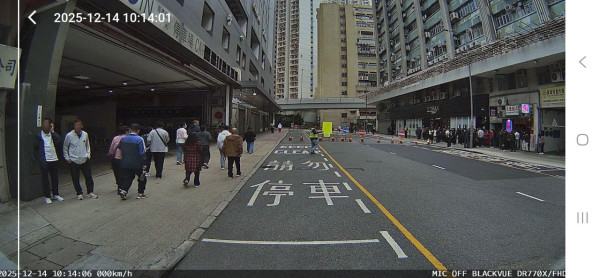 車cam直擊｜旅遊巴橫泊路中心落客 司機少理塞死後車 兼惡人先告狀惹網民公審【有片】