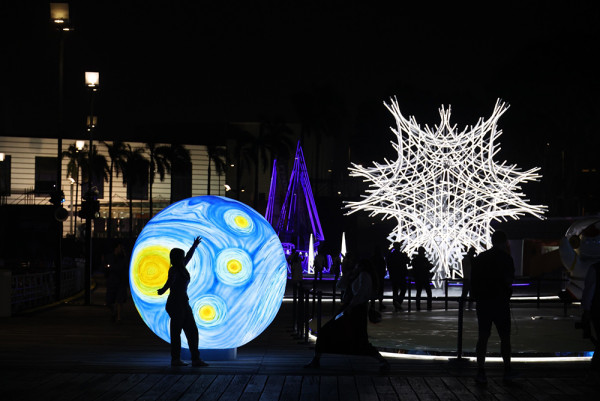 【到澳門度假節目超豐富！】2025澳門國際光影節 / 繽紛聖誕新口岸 / 幻彩夜關前 / 北區冬日市集 