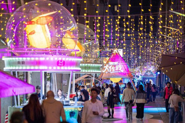 【到澳門度假節目超豐富！】2025澳門國際光影節 / 繽紛聖誕新口岸 / 幻彩夜關前 / 北區冬日市集 