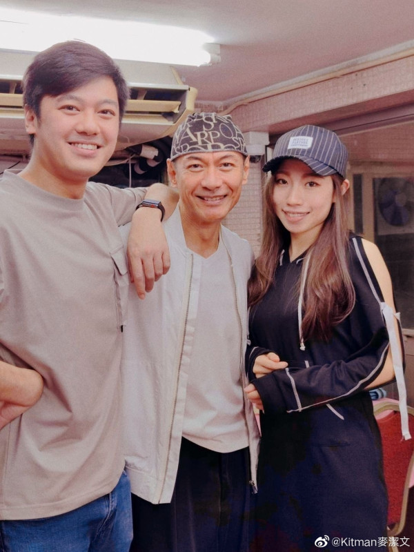 江華與太太麥潔文自1992年結婚，育有一子一女，一家四口關係融洽。（圖片來源：微博@Kitman麥潔文）