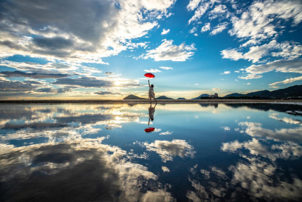 日本父母濱「天空之鏡」(圖片來源︰香川縣觀光官網)