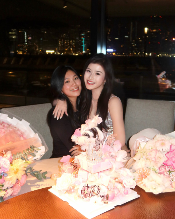 索爆港姐冠軍生日啜爆男友高調放閃 大方認愛超肉緊咀到旁若無人