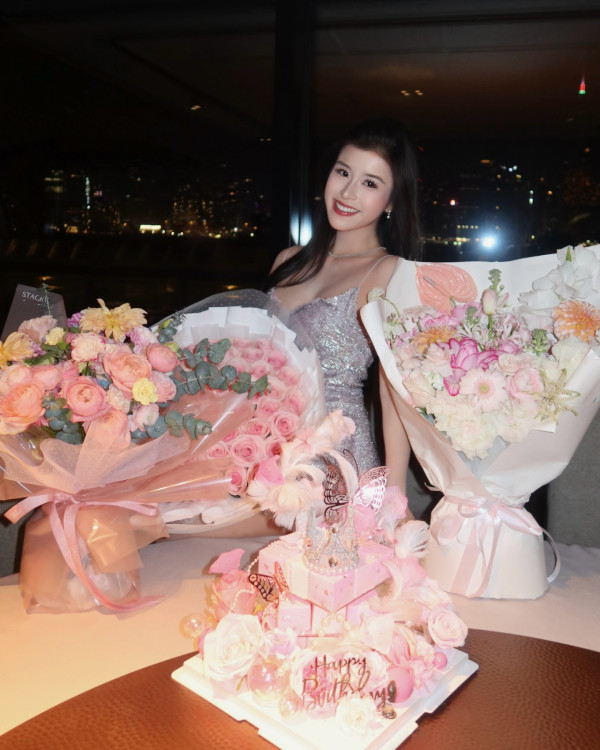 索爆港姐冠軍生日啜爆男友高調放閃 大方認愛超肉緊咀到旁若無人