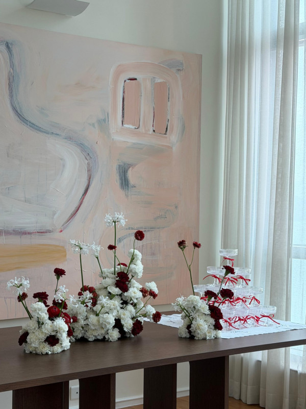 鄭丹瑞大女挺巨肚開產前派對星光熠熠 極致豪宅意外曝光！落地大玻璃巨廳容納17人