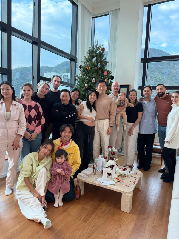 鄭丹瑞大女挺巨肚開產前派對星光熠熠 極致豪宅意外曝光!落地大玻璃巨廳容納17人