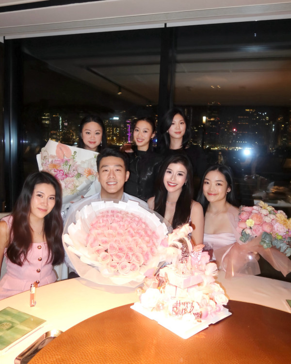 索爆港姐冠軍生日啜爆男友高調放閃 大方認愛超肉緊咀到旁若無人