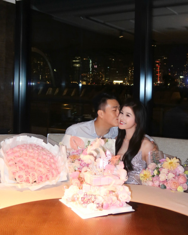 索爆港姐冠軍生日啜爆男友高調放閃 大方認愛超肉緊咀到旁若無人