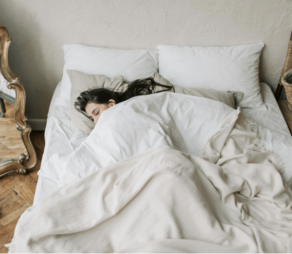 不止偷拍鏡頭！網民盤點酒店恐怖伏位︰「這門鎖」隨時被開門用衣架自保 