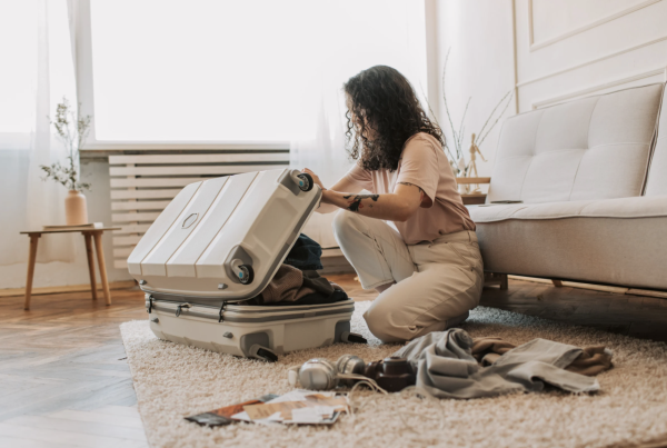 不止偷拍鏡頭！網民盤點酒店恐怖伏位︰「這門鎖」隨時被開門用衣架自保 