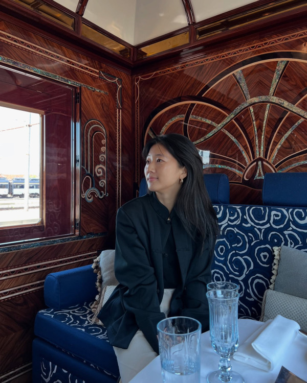 鄭丹瑞大女挺巨肚開產前派對星光熠熠 極致豪宅意外曝光!落地大玻璃巨廳容納17人