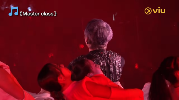 姜濤演唱會2025|姜濤頭場台上情緒決堤淚灑舞台 哽咽自爆今年經歷太多曾想退縮