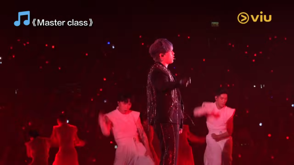 姜濤演唱會2025|姜濤頭場台上情緒決堤淚灑舞台 哽咽自爆今年經歷太多曾想退縮