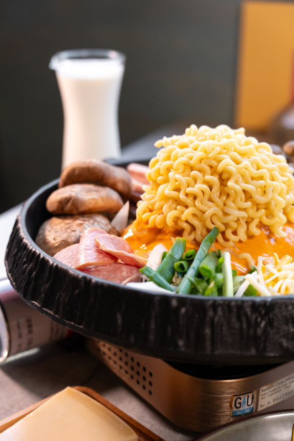 旺角炸雞店全新海膽玫瑰部隊鍋  招牌韓國走地雞／芝士排骨／生果雪冰