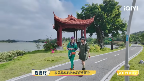 劉嘉玲突然爆狄波拉對張栢芝評價！栢芝聞言即時反應曝光 竟然咁樣秒回3個字？