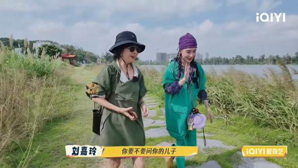 劉嘉玲突然爆狄波拉對張栢芝評價！栢芝聞言即時反應曝光 竟然咁樣秒回3個字？