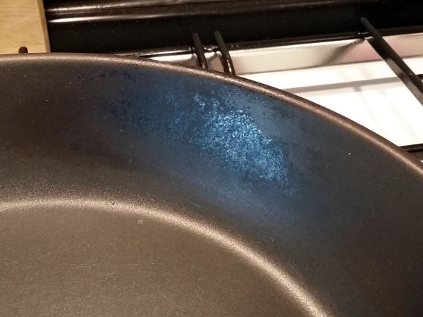 電飯煲/氣炸鍋「內膽刮花」照用？專家警告：塗層剝落恐釋出「致癌物」 出現 2 種情況即刻要換