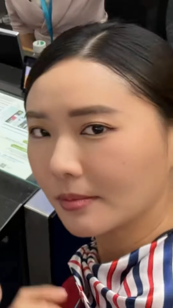 周嘉洛竟公然向戴祖儀「舉中指」？畫面流出瘋傳引嘩然 意外捕捉驚人一幕