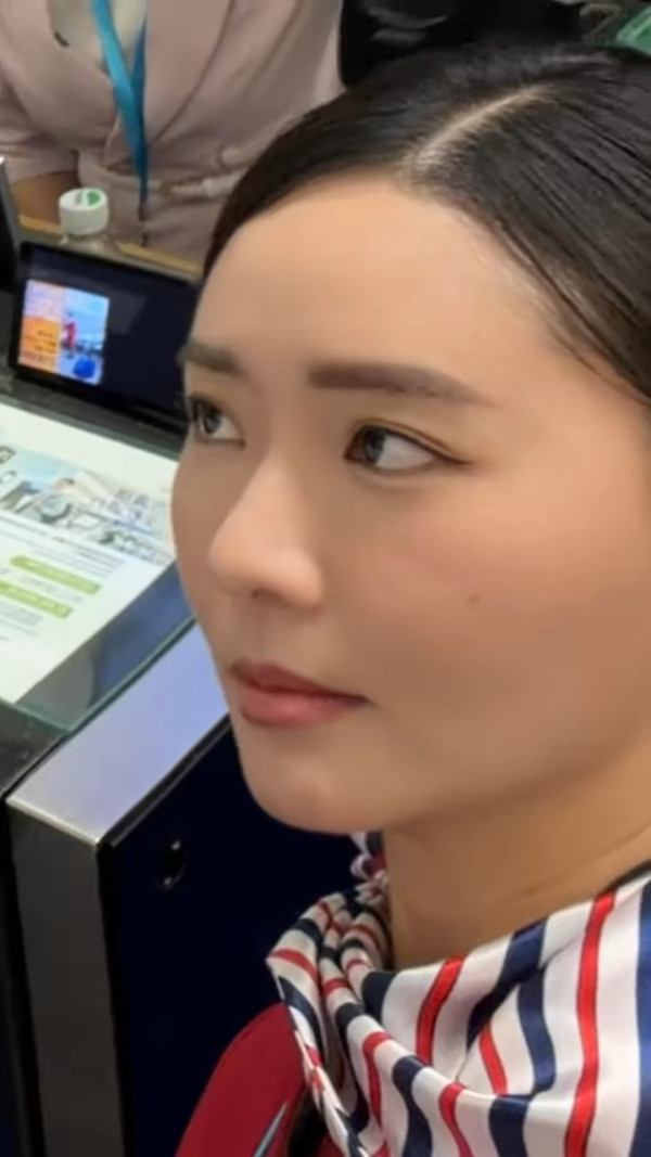 周嘉洛竟公然向戴祖儀「舉中指」？畫面流出瘋傳引嘩然 意外捕捉驚人一幕