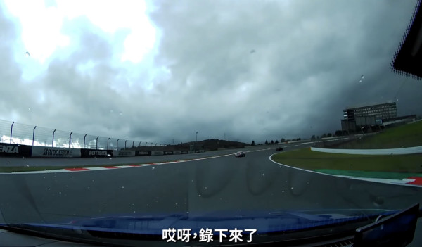 有車cam片！港男載大肚妻日本租跑車 飄移玩爛手掣解體︰打死不要承認 