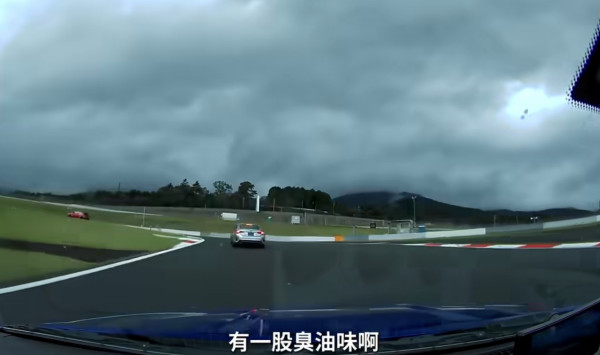 有車cam片！港男載大肚妻日本租跑車 飄移玩爛手掣解體︰打死不要承認 