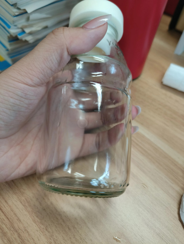 新買碗碟/傢俬「標籤貼紙」撕極都有印？千萬別用指甲刮！用護手霜/風筒一招完美無痕  