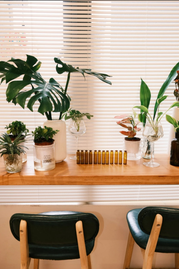 新買碗碟/傢俬「標籤貼紙」撕極都有印？千萬別用指甲刮！用護手霜/風筒一招完美無痕  