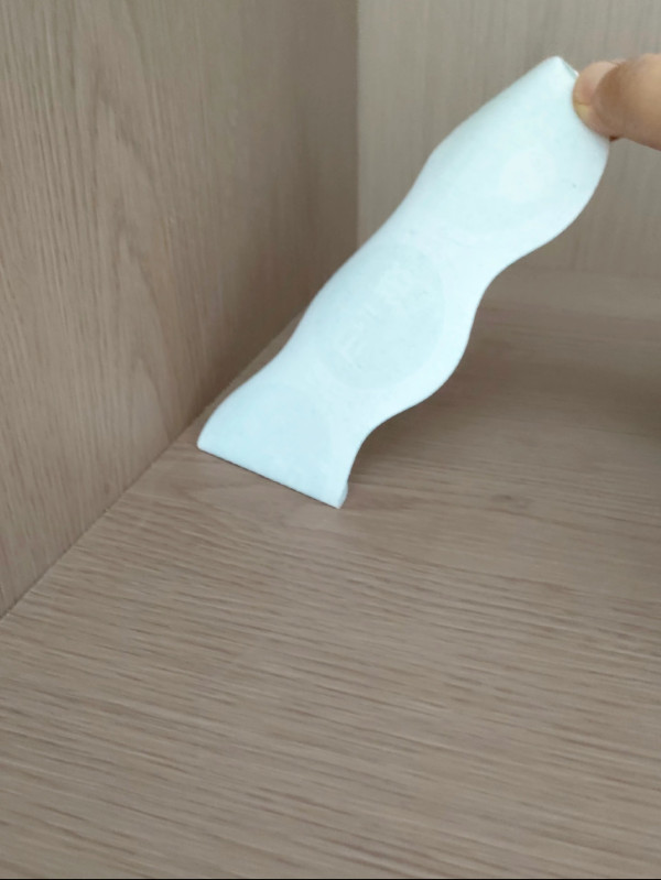 新買碗碟/傢俬「標籤貼紙」撕極都有印？千萬別用指甲刮！用護手霜/風筒一招完美無痕  