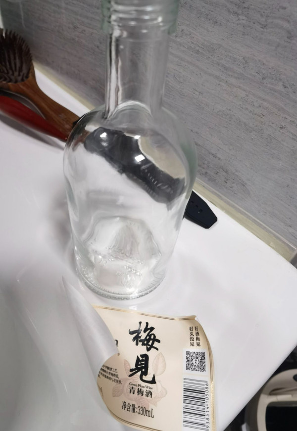 新買碗碟/傢俬「標籤貼紙」撕極都有印？千萬別用指甲刮！用護手霜/風筒一招完美無痕  