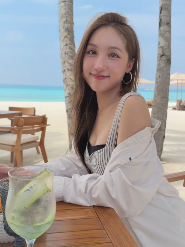 海兒超緊身潛水衣胸形畢露震撼眼球 偉大身材似足人間芭比惹網民轟動：好邪惡