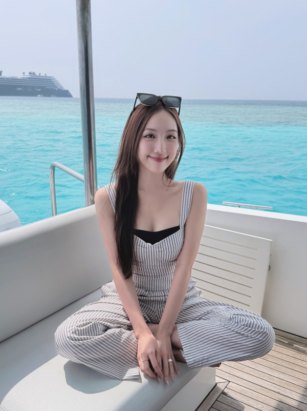 海兒超緊身潛水衣胸形畢露震撼眼球 偉大身材似足人間芭比惹網民轟動:好邪惡