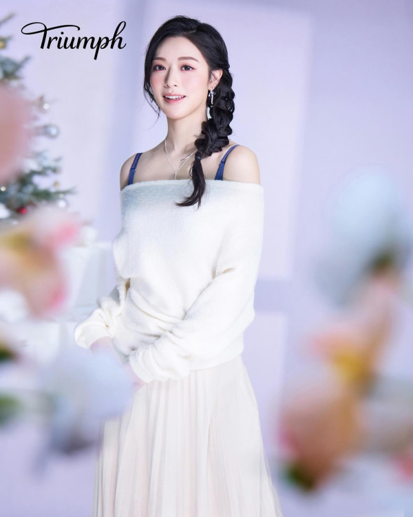 馮盈盈第二輯噴血級內衣照震撼曝光 復刻全盛期經典恤衫解釦大膽露出...