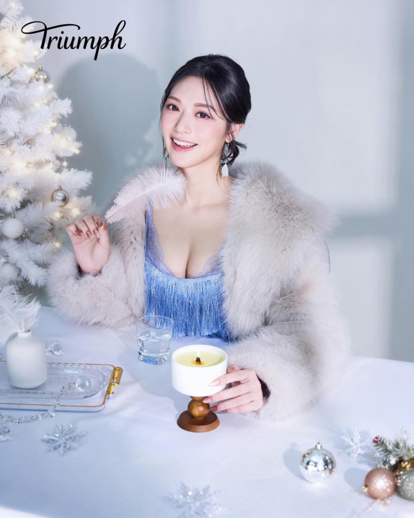 馮盈盈第二輯噴血級內衣照震撼曝光 復刻全盛期經典恤衫解釦大膽露出...