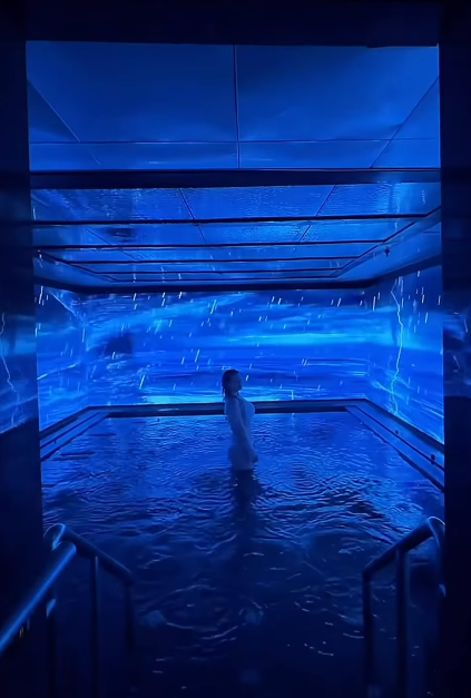 內地溫泉酒店推「暴風雨」沉浸式SPA 網民反應兩極:鐵達尼號式洗浴體驗