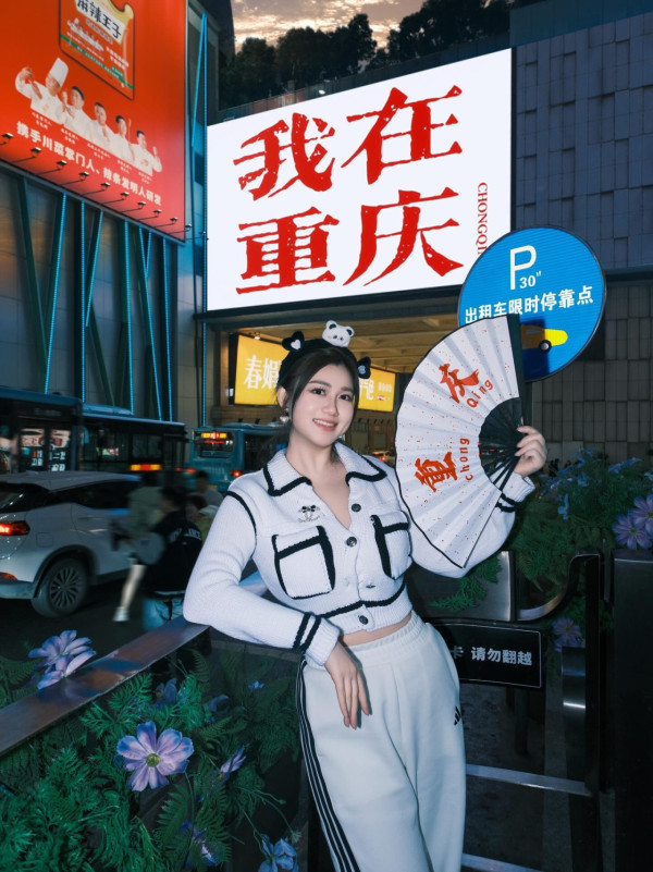 前TVB咪神重慶體驗網紅「暴風雨SPA」比堅尼上陣曬魔鬼身材！1細節疑洩新戀情 