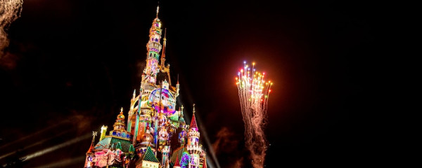 2026倒數好去處︱盤點香港9大最強倒數派對：從空中池畔狂歡到迪士尼星空匯演！