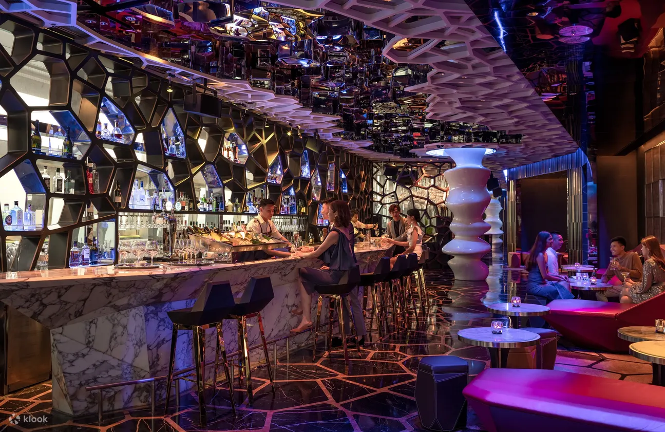 2026倒數好去處︱盤點香港9大最強倒數派對：從空中池畔狂歡到迪士尼星空匯演！