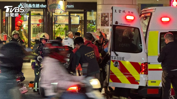 台北捷運發生襲擊案(圖: TVBS) 台北捷運發生襲擊案(圖: TVBS)