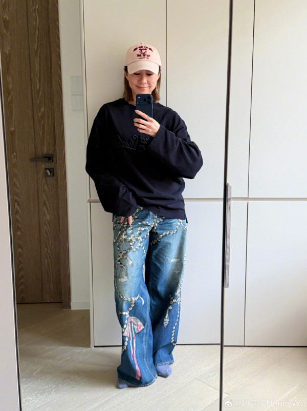 胡定欣新婚愛巢豪宅首度曝光！巨型大廳放頂天聖誕樹 樓底超高要爬梯裝飾