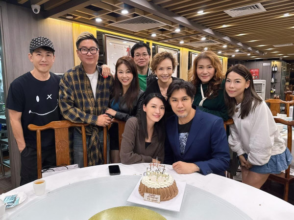 陳煒驚爆特別日子宣佈「一家四口」 結婚3年首貼全家福引網民狂祝賀