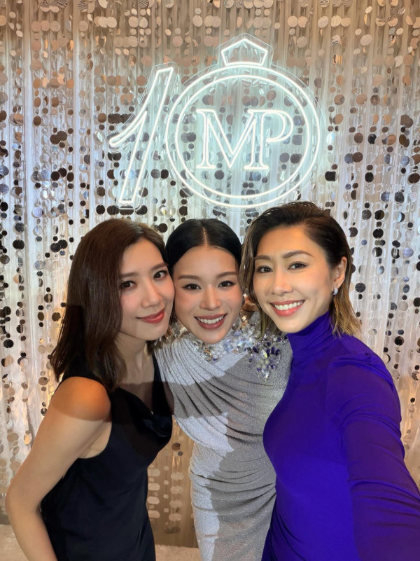 胡定欣新婚愛巢豪宅首度曝光！巨型大廳放頂天聖誕樹 樓底超高要爬梯裝飾