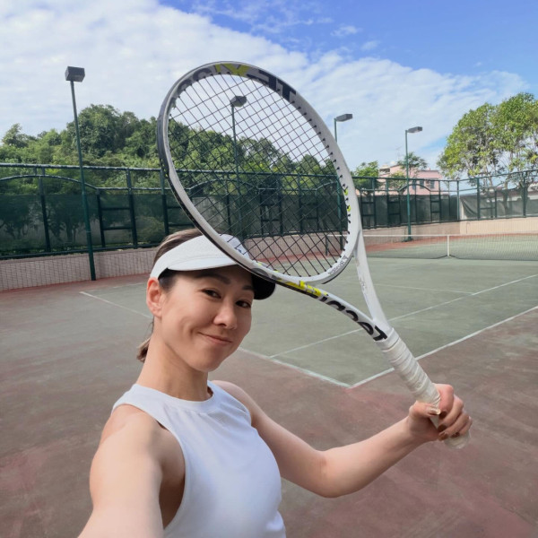 胡定欣新婚愛巢豪宅首度曝光！巨型大廳放頂天聖誕樹 樓底超高要爬梯裝飾