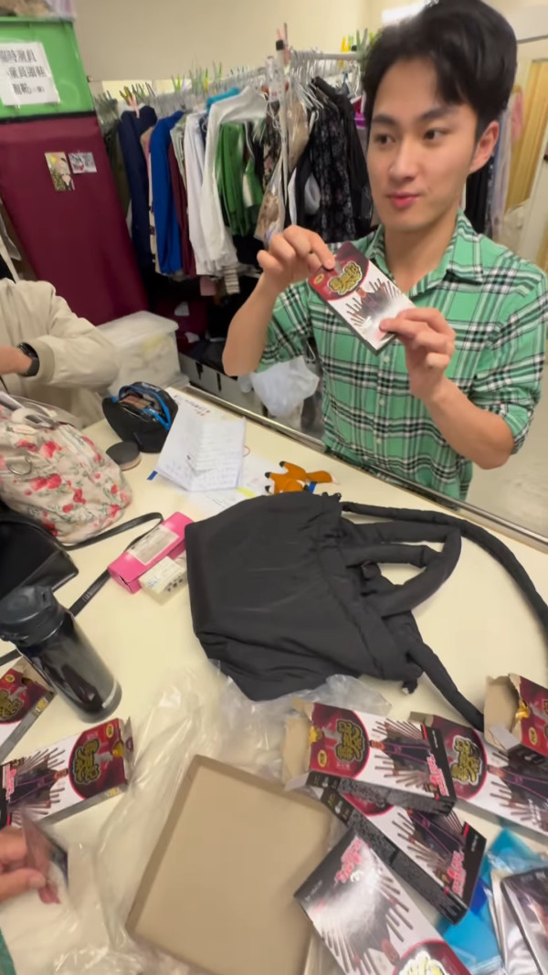 陳浚霆抽《尋秦記》小卡連開10盒古天樂？事與願違崩潰大叫︰我想要滕麗名呀！