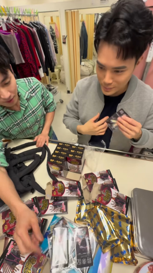 陳浚霆抽《尋秦記》小卡連開10盒古天樂？事與願違崩潰大叫︰我想要滕麗名呀！