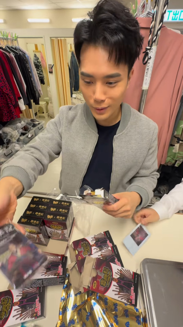 陳浚霆抽《尋秦記》小卡連開10盒古天樂？事與願違崩潰大叫︰我想要滕麗名呀！