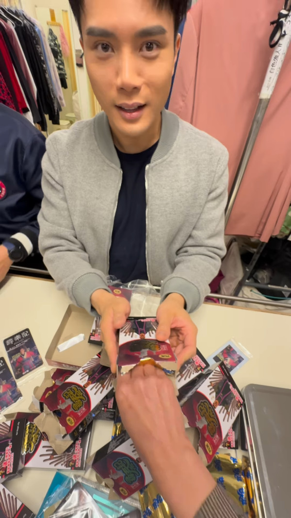 陳浚霆抽《尋秦記》小卡連開10盒古天樂？事與願違崩潰大叫︰我想要滕麗名呀！