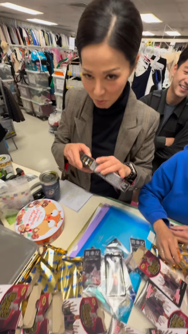 陳浚霆抽《尋秦記》小卡連開10盒古天樂？事與願違崩潰大叫︰我想要滕麗名呀！