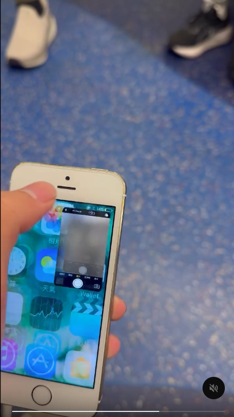 鴨寮街$200 iPhone作聖誕禮物 港男試玩後愛不釋手 平玩復古更發現驚喜功能