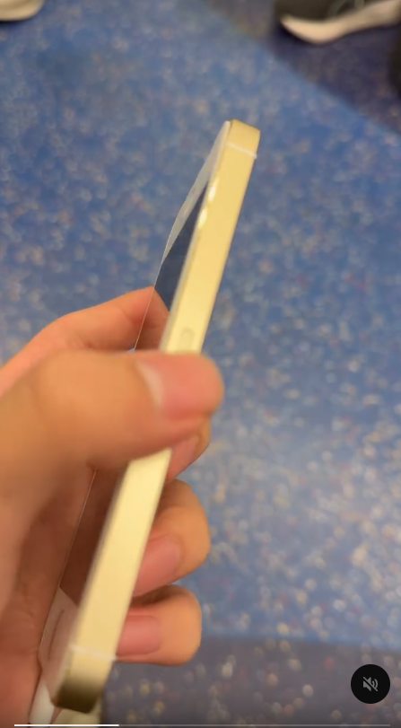 鴨寮街$200 iPhone作聖誕禮物 港男試玩後愛不釋手 平玩復古更發現驚喜功能